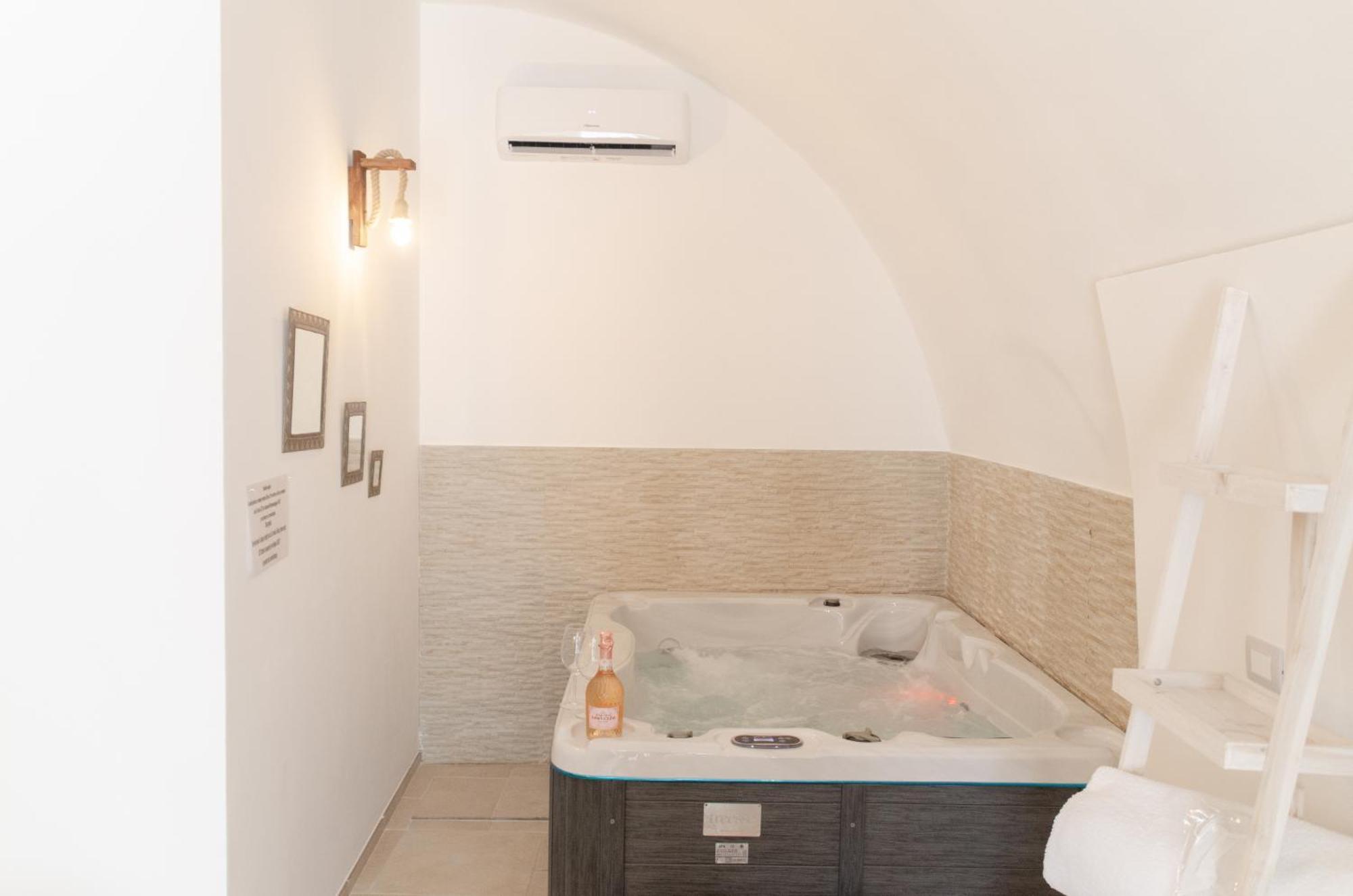 Aca Suite Luxury With Jacuzzi Adelfia Zewnętrze zdjęcie