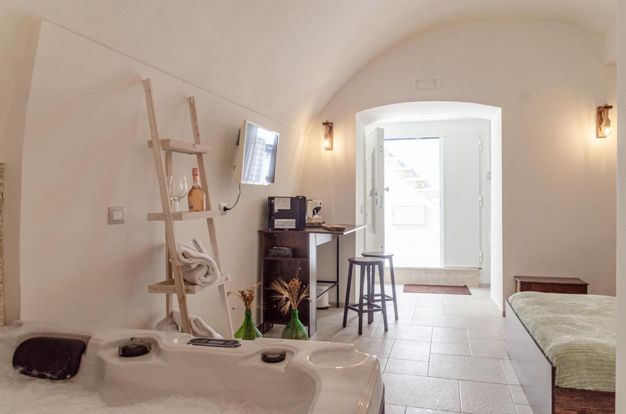 Aca Suite Luxury With Jacuzzi Adelfia Zewnętrze zdjęcie